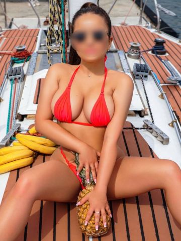 Дина Стройная Модель